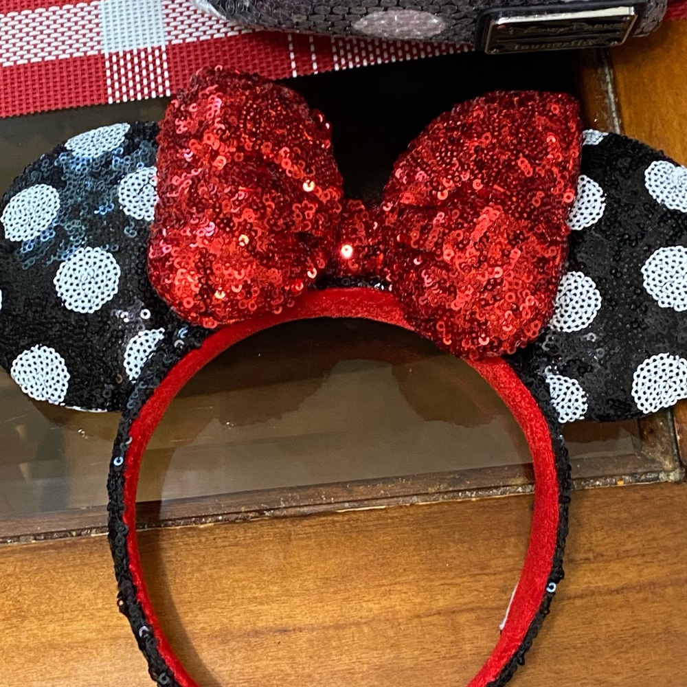 Loungefly Disney backpack with ears - Picture 2 of 4